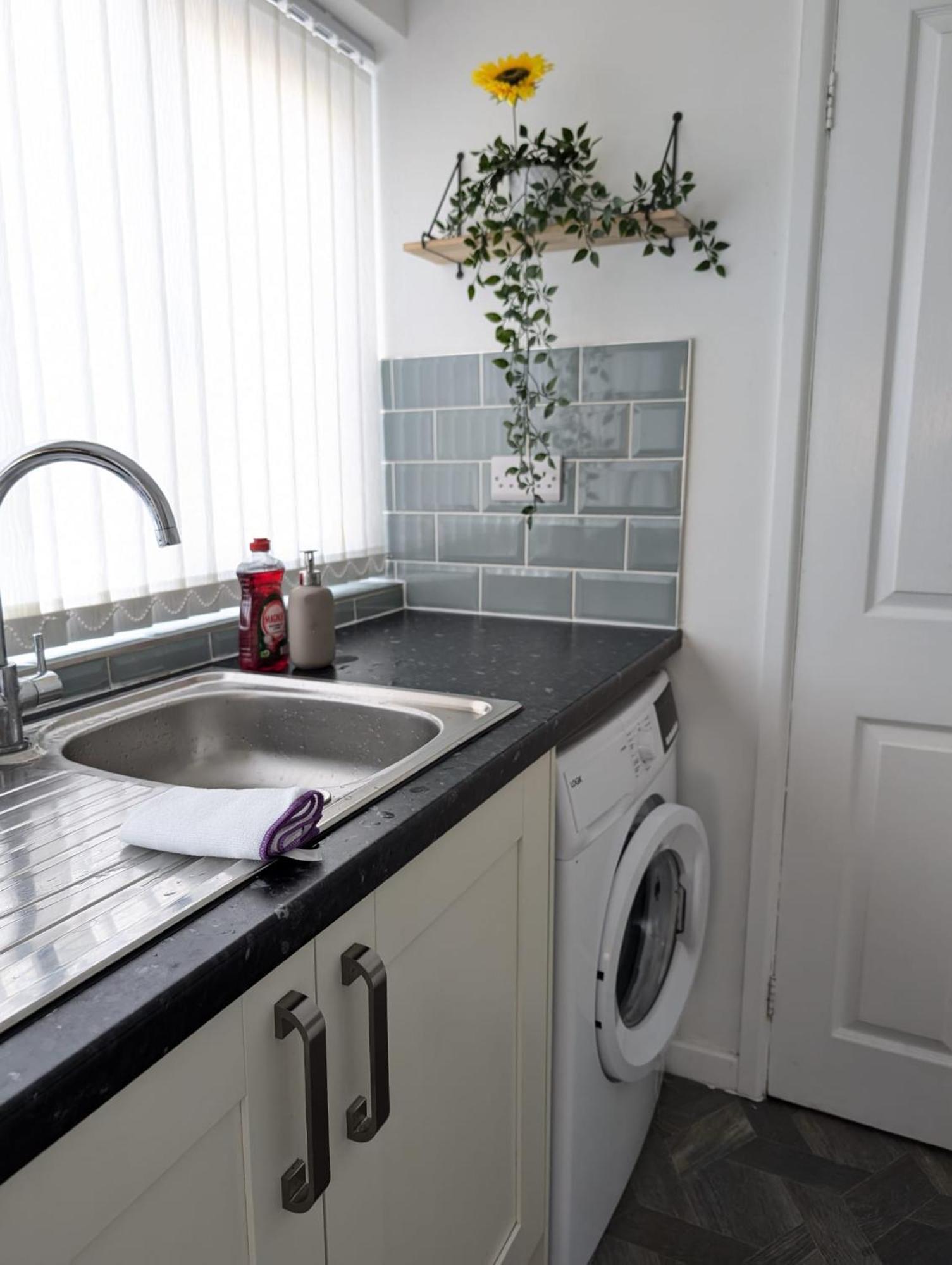 Apartment 3br-st Johns Hse-free Parking-workers-kitchen-wifi-dog Friendly Doncaster