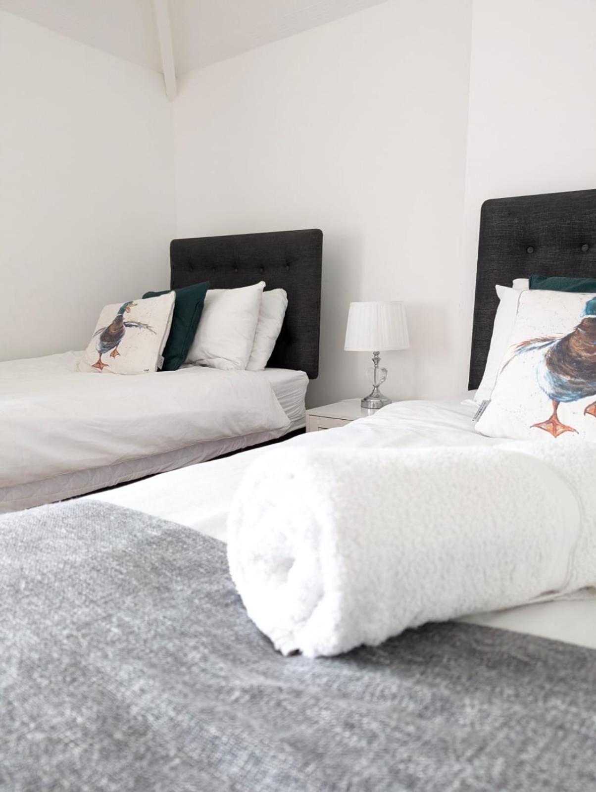 3br-st Johns Hse-free Parking-workers-kitchen-wifi-dog Friendly Apartment *
