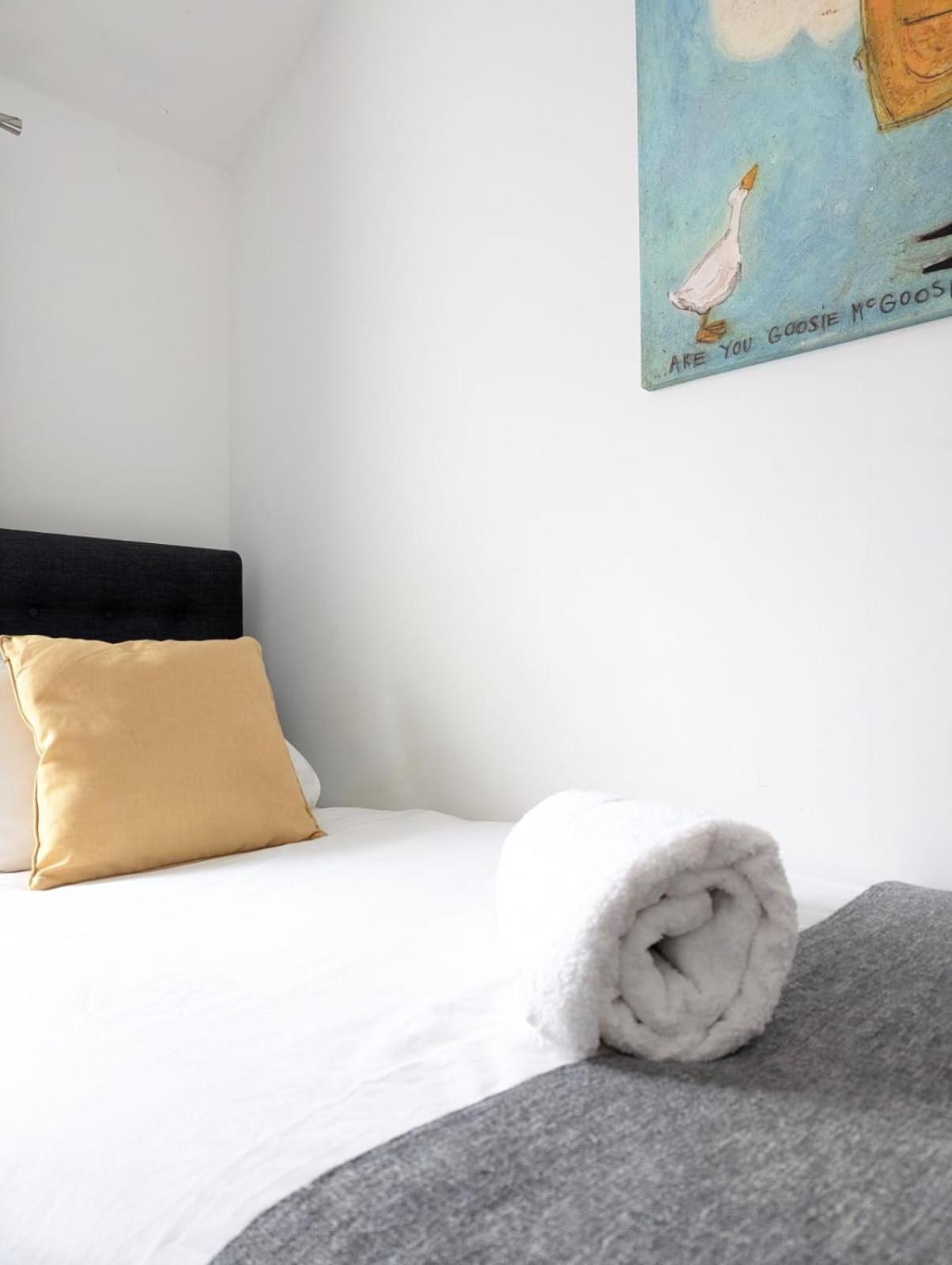 Apartment 3br-st Johns Hse-free Parking-workers-kitchen-wifi-dog Friendly *