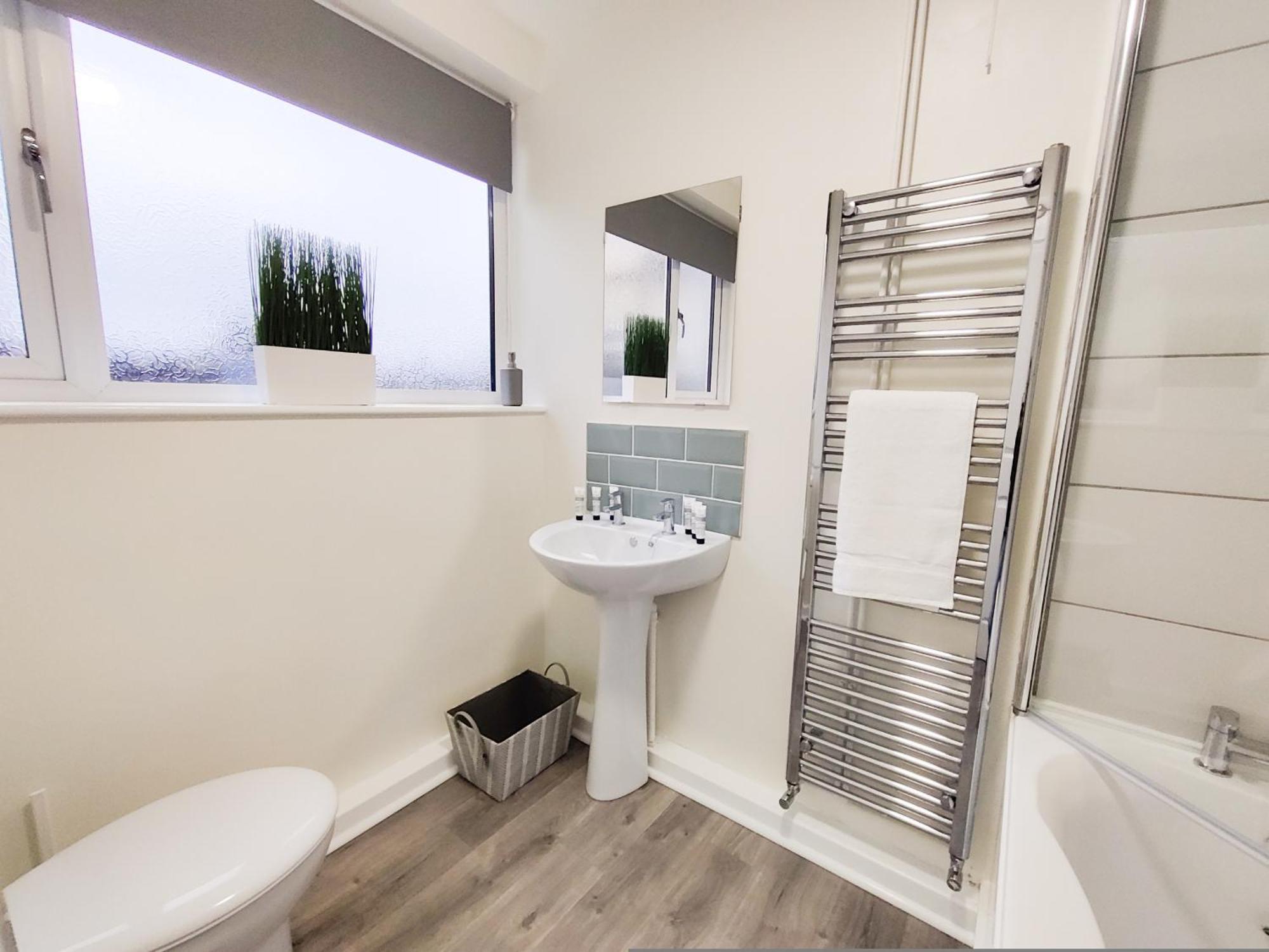 3br-st Johns Hse-free Parking-workers-kitchen-wifi-dog Friendly Apartment Doncaster